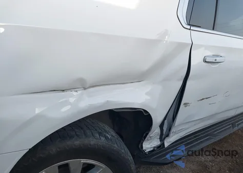 2022 Chevrolet Suburban 2Wd Premier z USA, uszkodzony, nr VIN 1GNSCFKDXNR180648